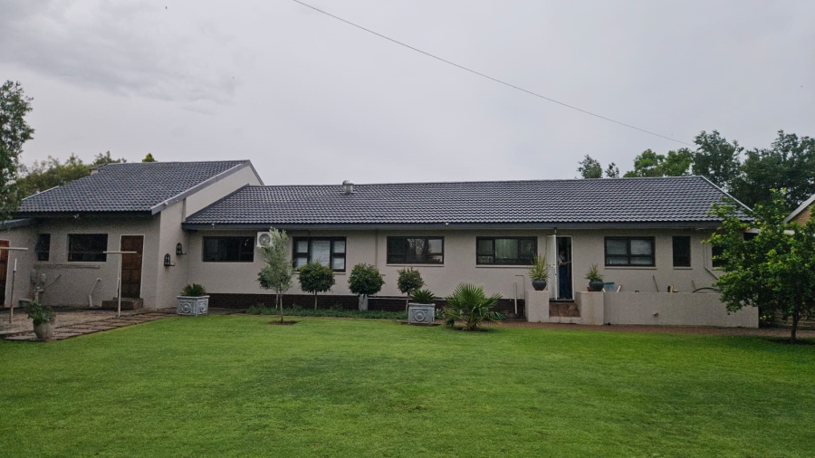 4 Bedroom Property for Sale in Pellissier Free State